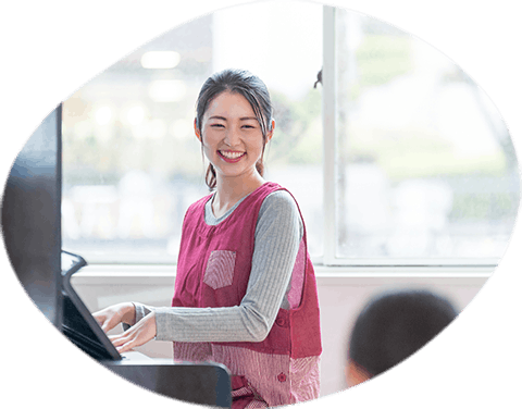 ピアノを弾く先生