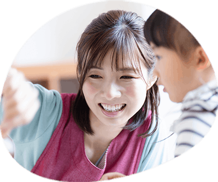 園児に寄り添う先生